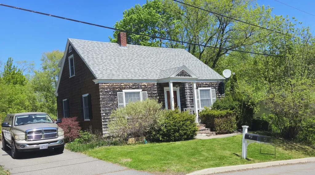 12 Schoolhouse Lane Hampden ME 04444