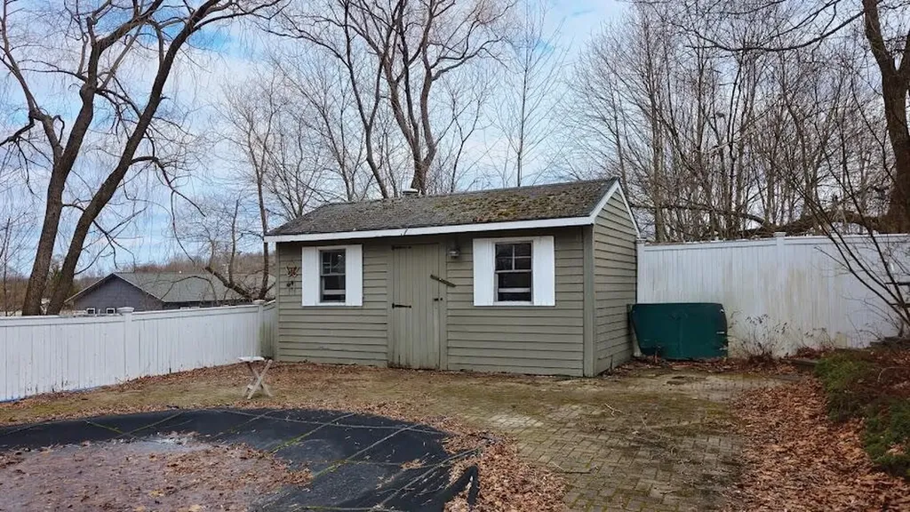 12 Schoolhouse Lane Hampden ME 04444