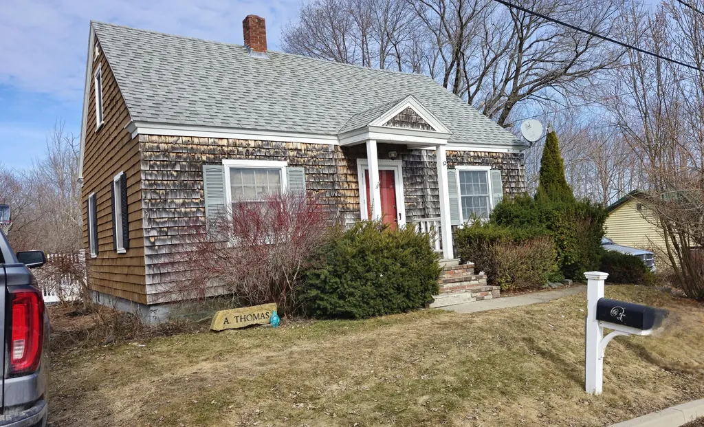 12 Schoolhouse Lane Hampden ME 04444