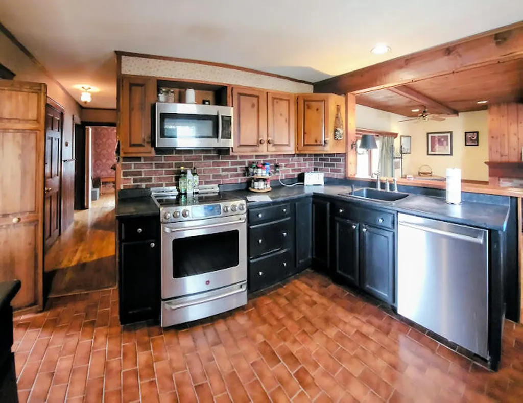 12 Schoolhouse Lane Hampden ME 04444