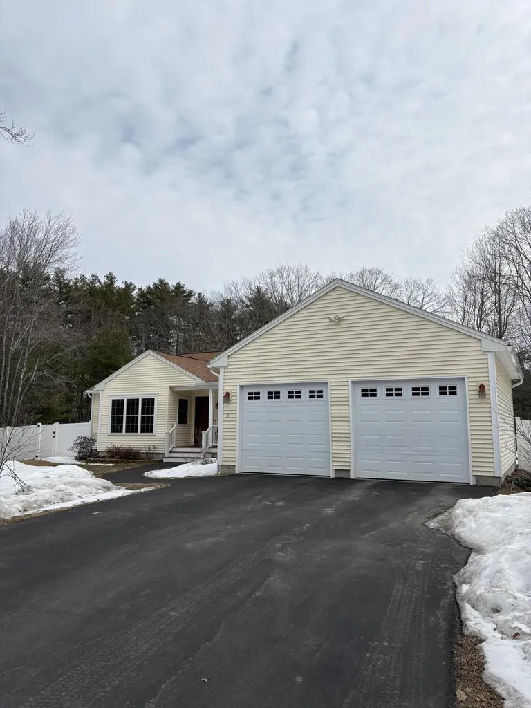 35 Deerfield Drive Brunswick ME 04011