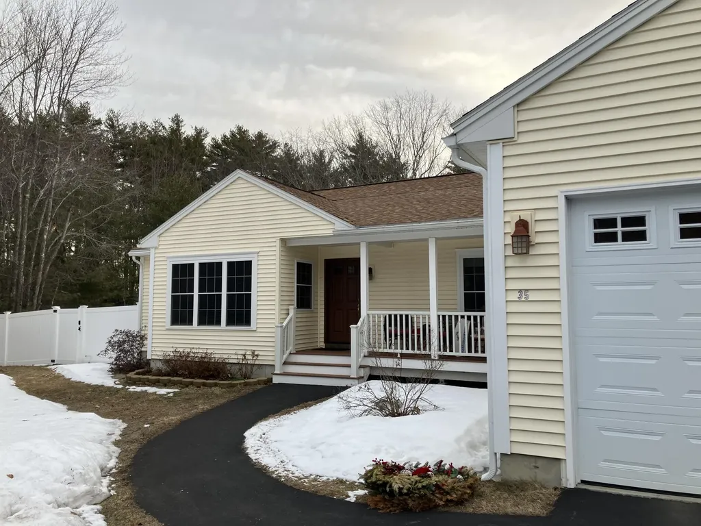 35 Deerfield Drive Brunswick ME 04011