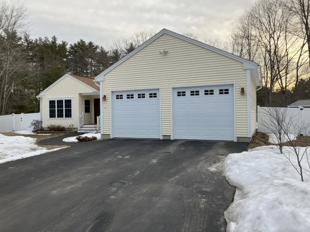 35 Deerfield Drive Brunswick ME 04011