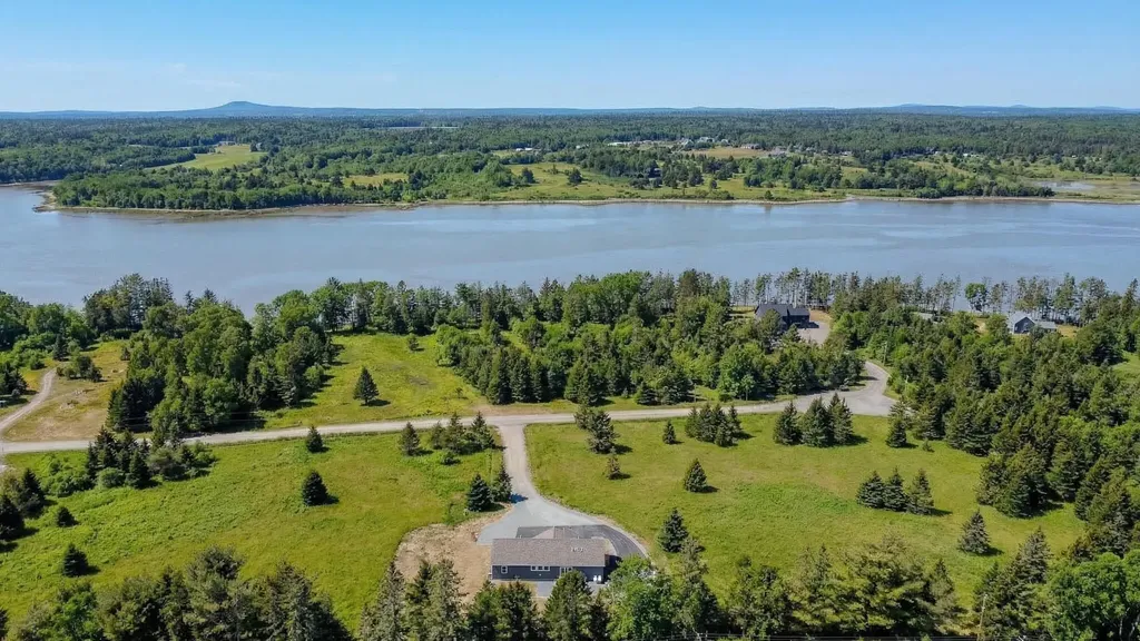 18 Farms Edge Road Lamoine ME 04605