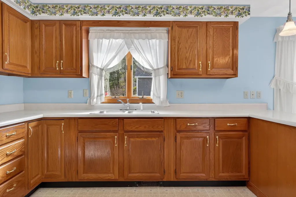 6 Lynn Avenue Biddeford ME 04005
