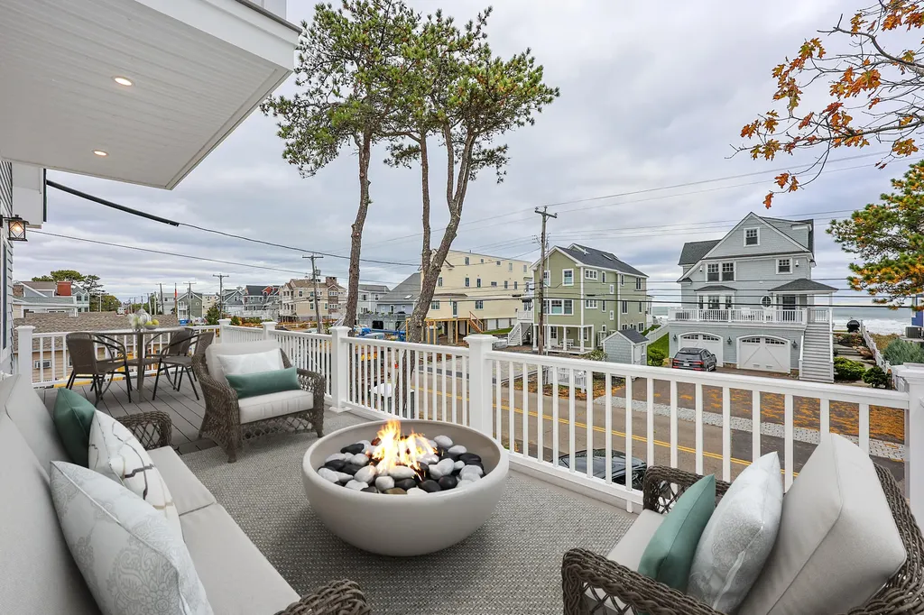 390 Ocean Avenue Wells ME 04090