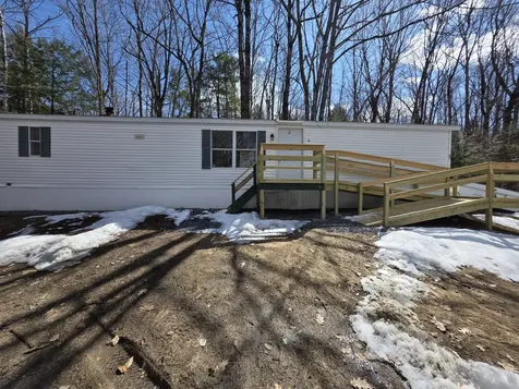 42 Squire Court Winthrop ME 04364