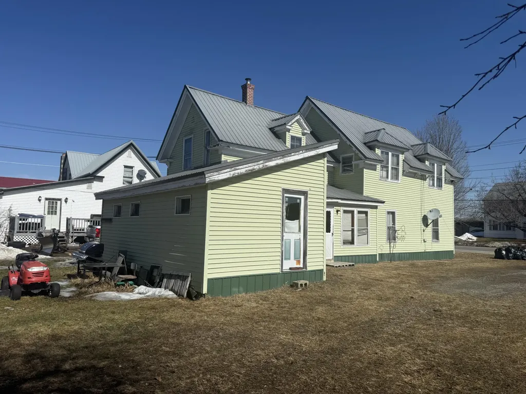 262 Main Street Mattawamkeag ME 04459