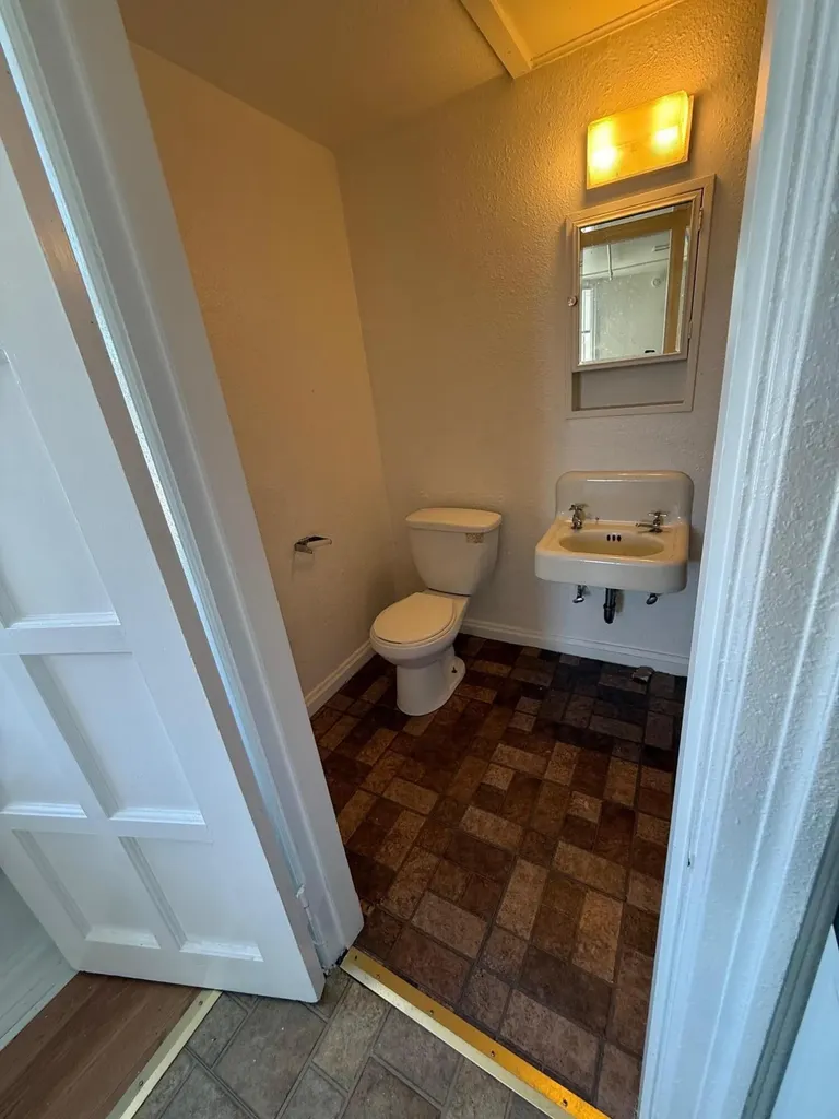 25 Hartford Street Rumford ME 04276