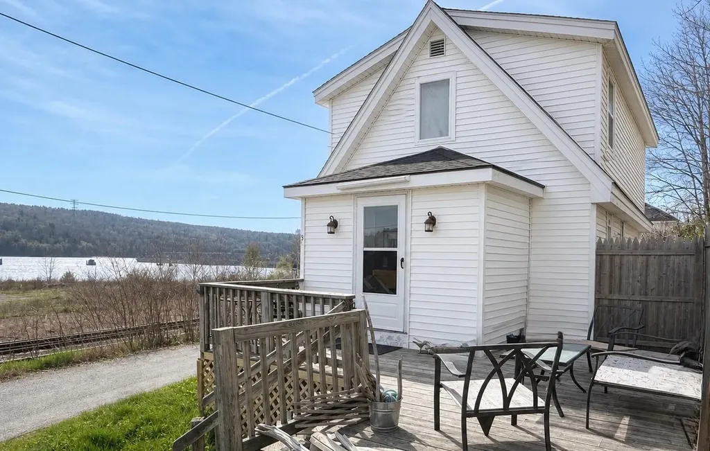 3 Steamboat Wharf Lane Bucksport ME 04416