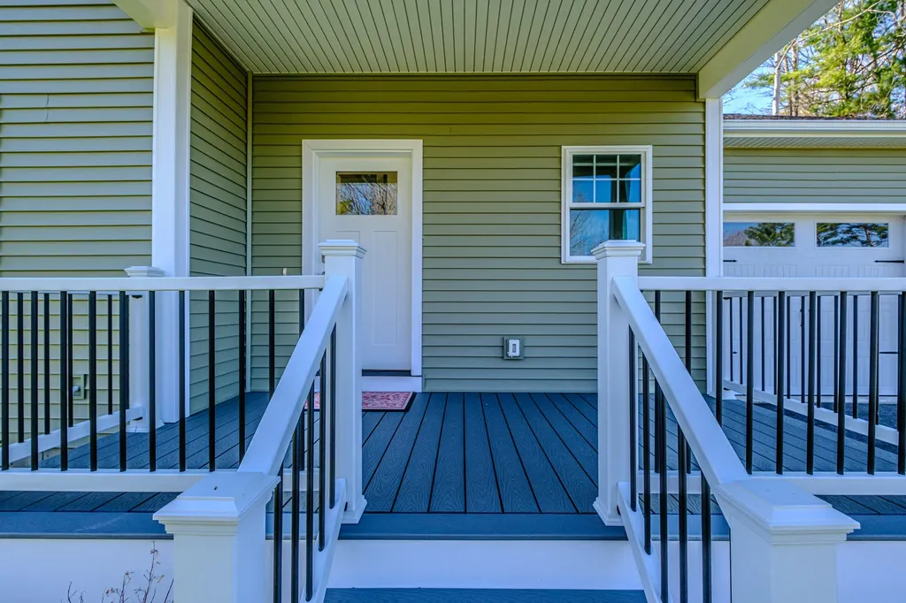17 Youngs Lane Freeport ME 04032