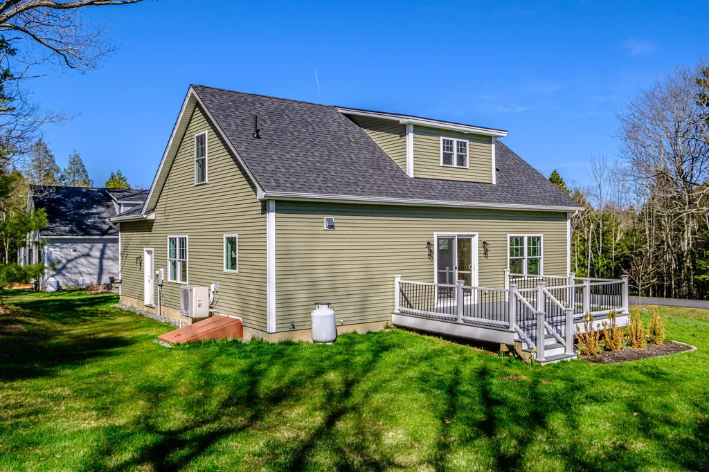17 Youngs Lane Freeport ME 04032
