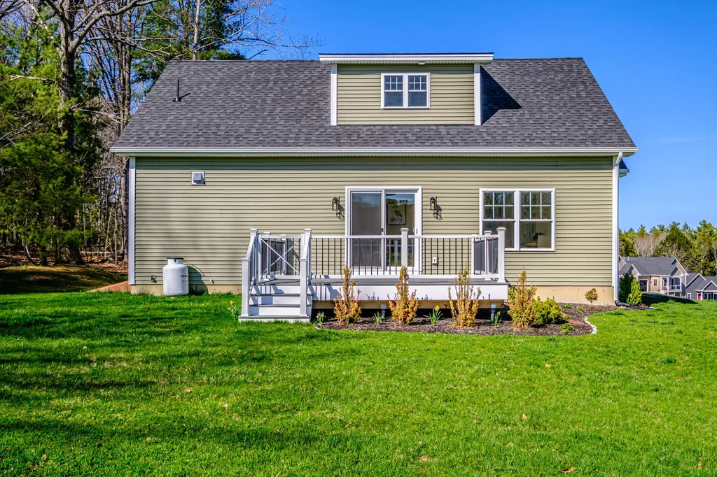 17 Youngs Lane Freeport ME 04032