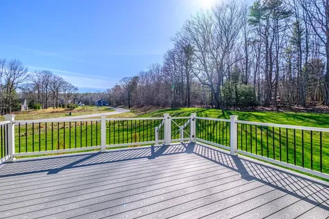 17 Youngs Lane Freeport ME 04032