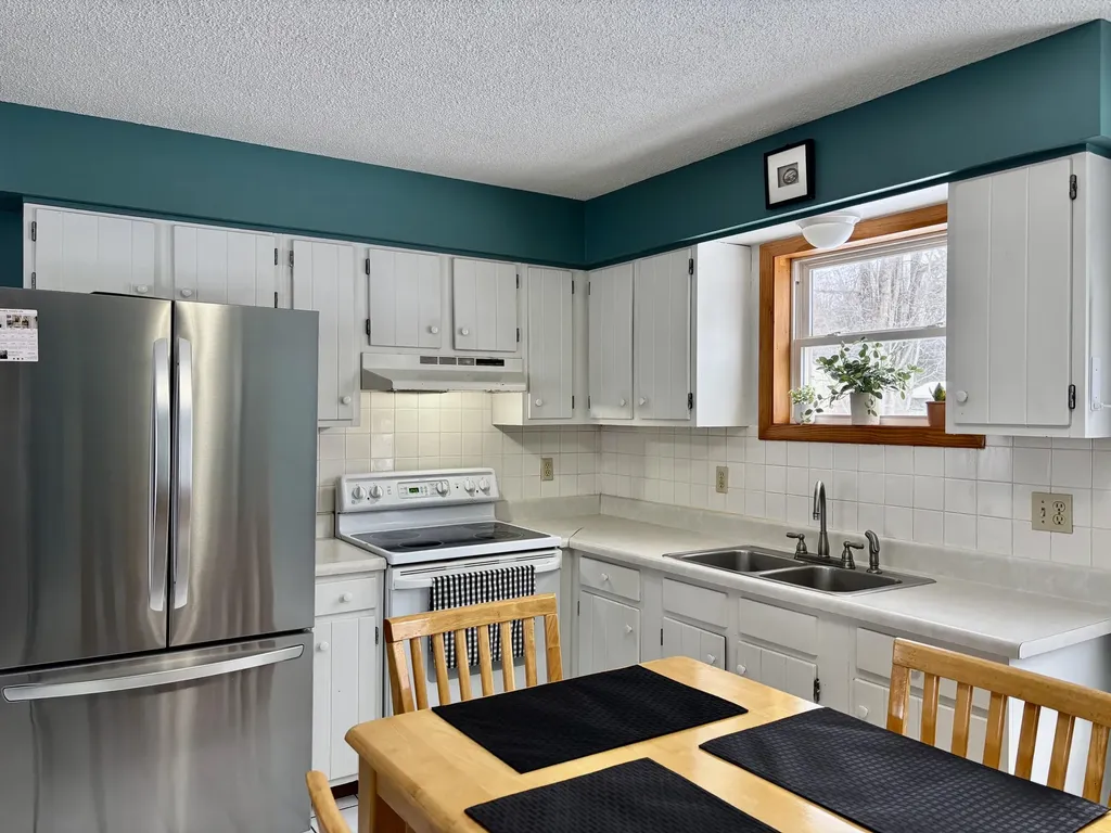 15 Roslin Avenue Lewiston ME 04240