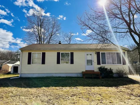 15 Roslin Avenue Lewiston ME 04240