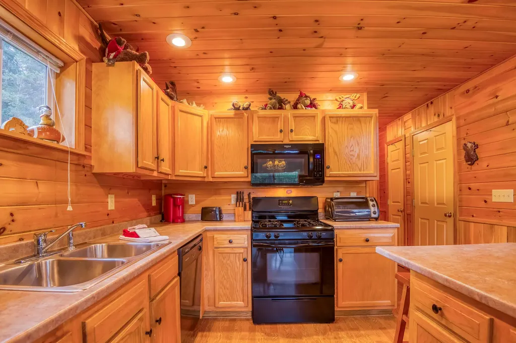 20 Mahara Lane Rangeley ME 04970
