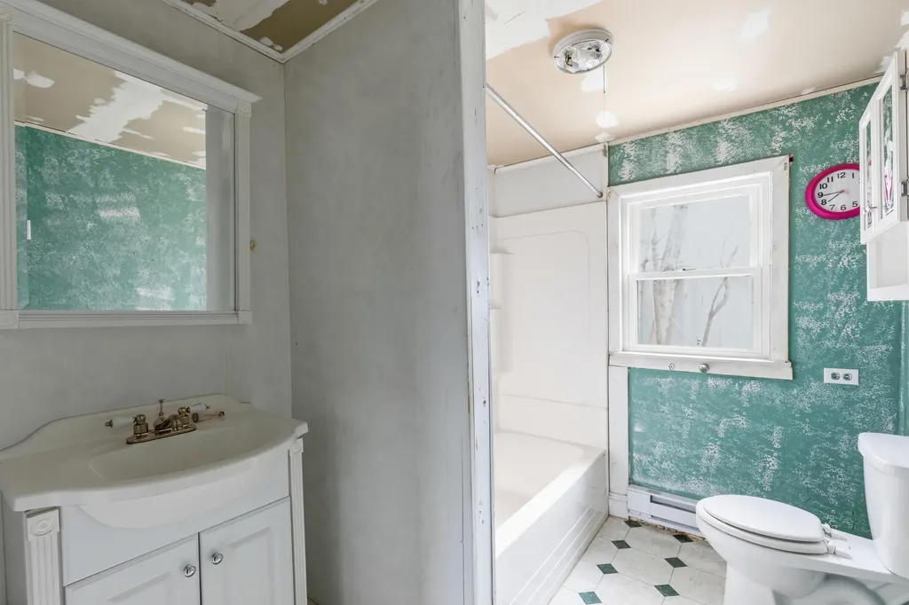 1042 Pequawket Trail Standish ME 04085