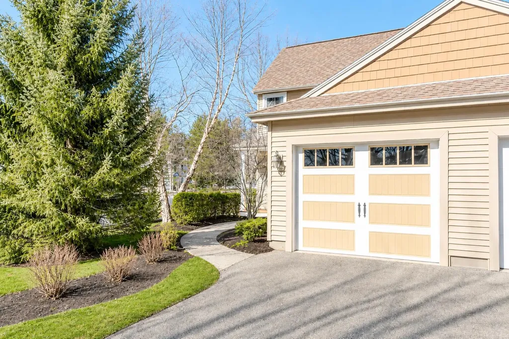 2 Lexington Drive Kennebunk ME 04043