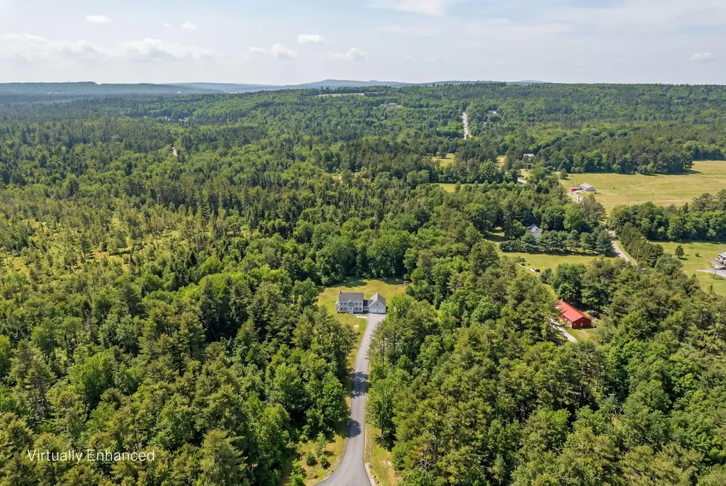 15 Narrow Way Poland ME 04274
