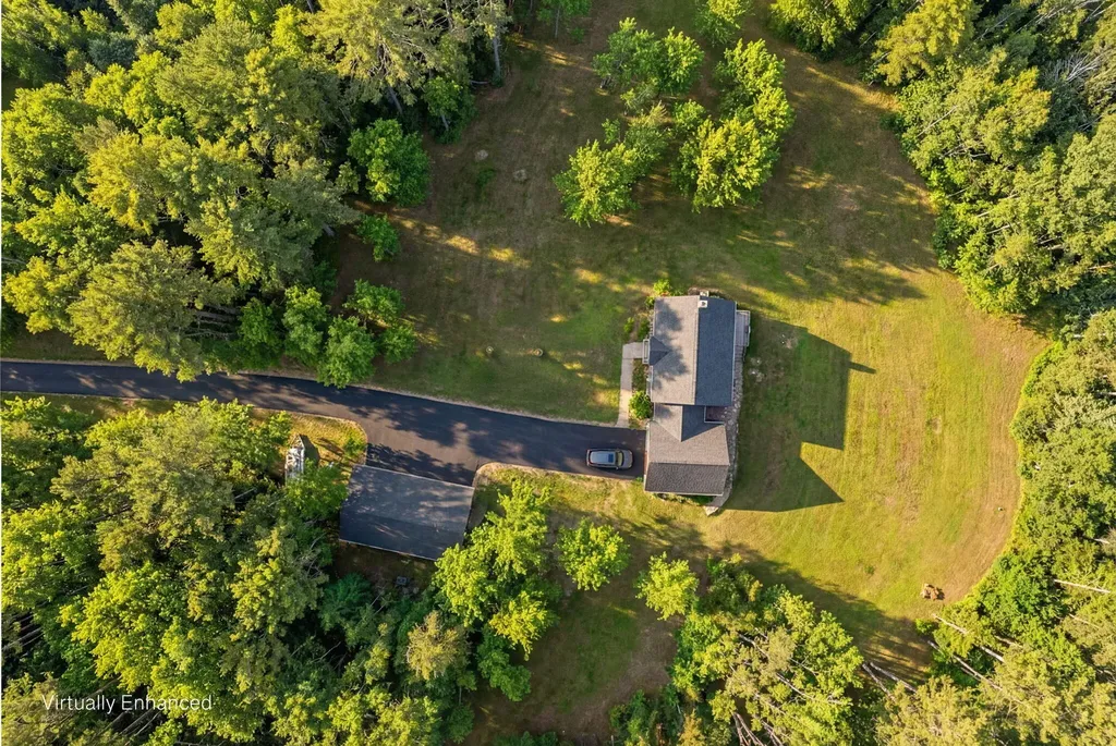 15 Narrow Way Poland ME 04274