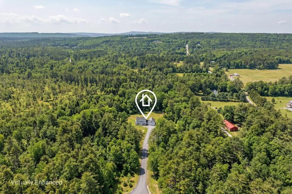 15 Narrow Way Poland ME 04274
