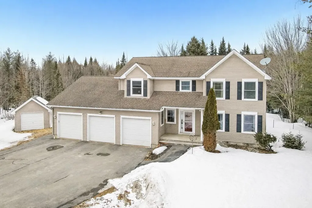 18 Jillian Way Glenburn ME 04401