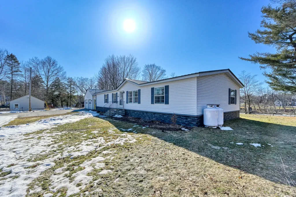 19 Bunker Avenue Fairfield ME 04937