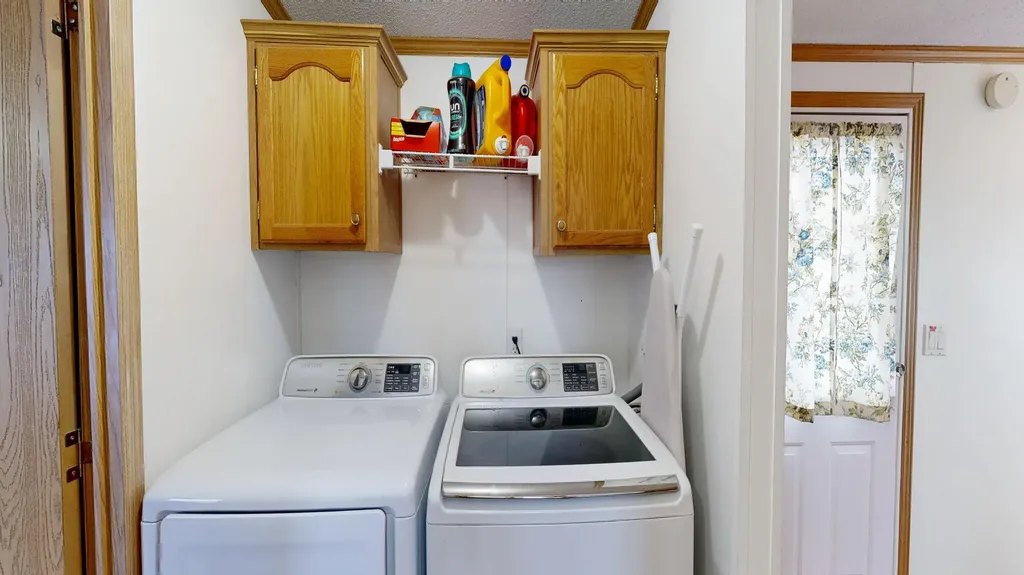 10 Sarah Avenue Lewiston ME 04240