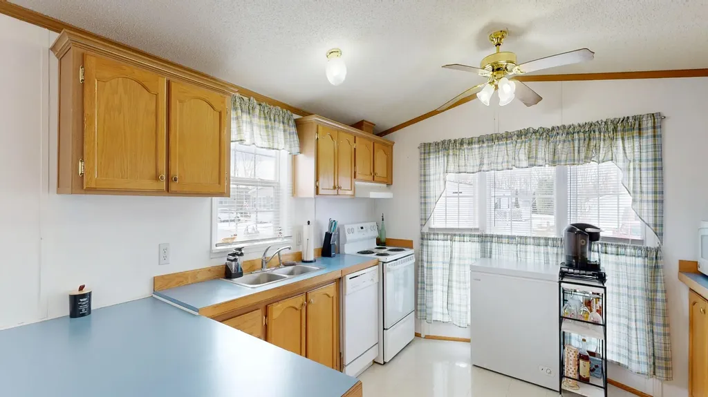 10 Sarah Avenue Lewiston ME 04240