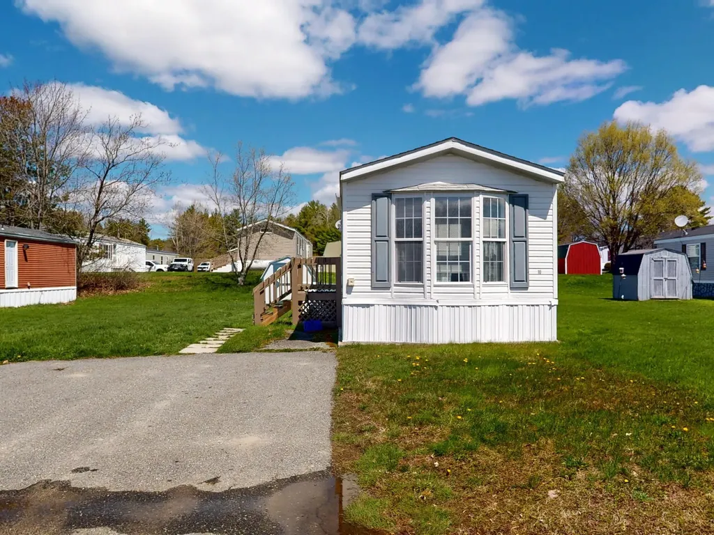 10 Sarah Avenue Lewiston ME 04240