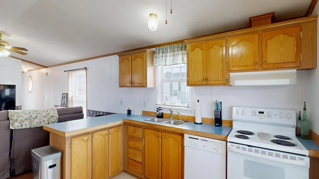 10 Sarah Avenue Lewiston ME 04240