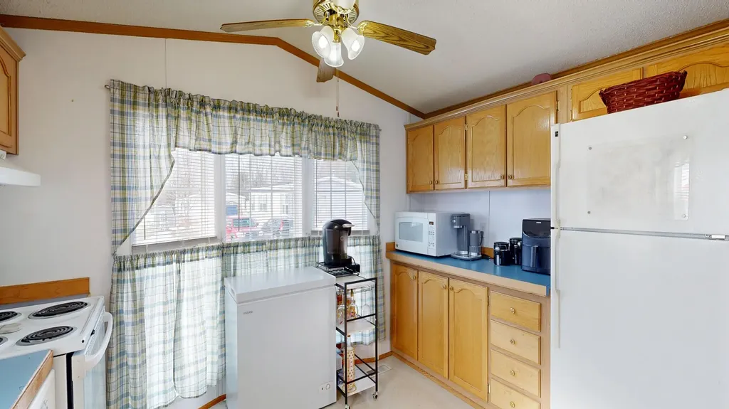 10 Sarah Avenue Lewiston ME 04240