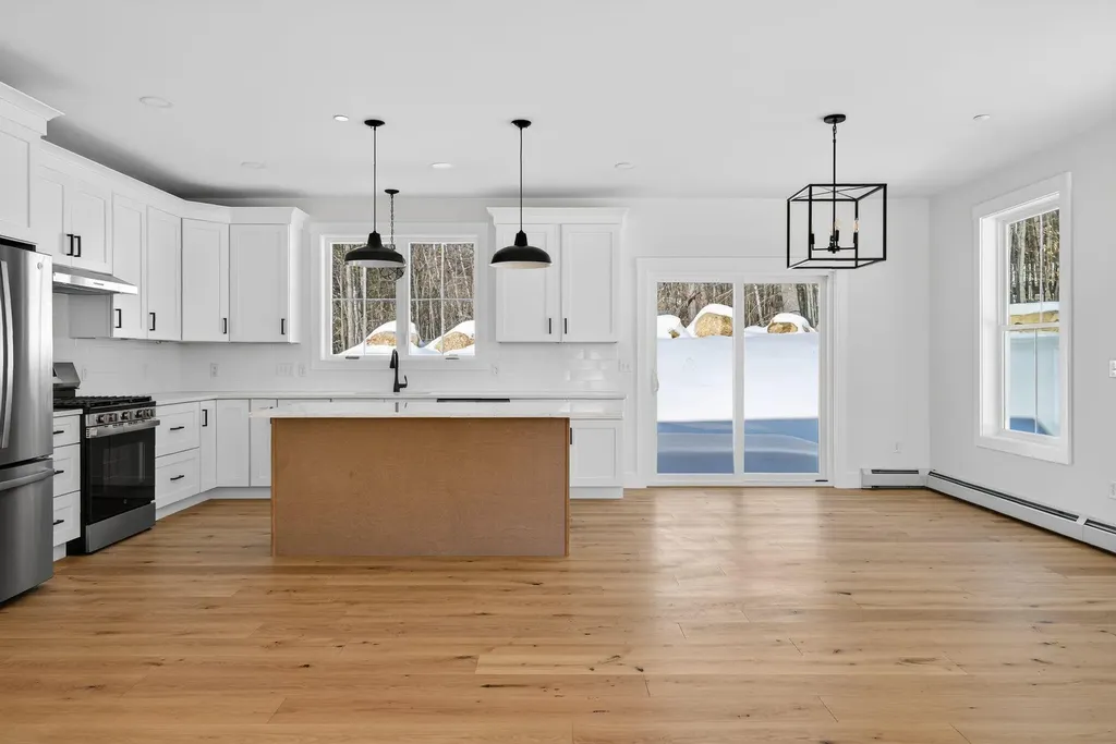 10 Aerie Drive Gray ME 04039