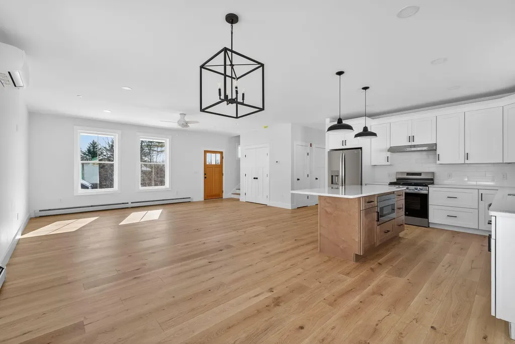 10 Aerie Drive Gray ME 04039