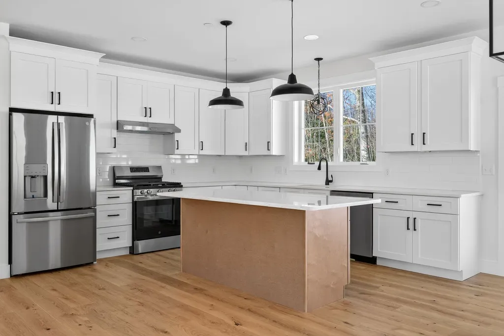 10 Aerie Drive Gray ME 04039