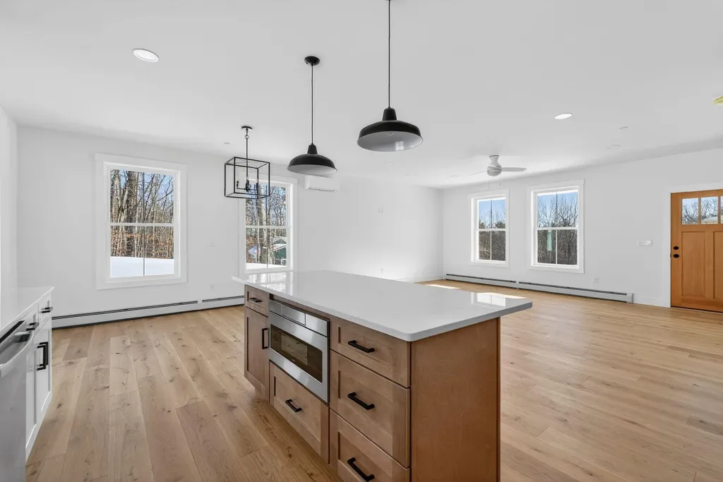10 Aerie Drive Gray ME 04039