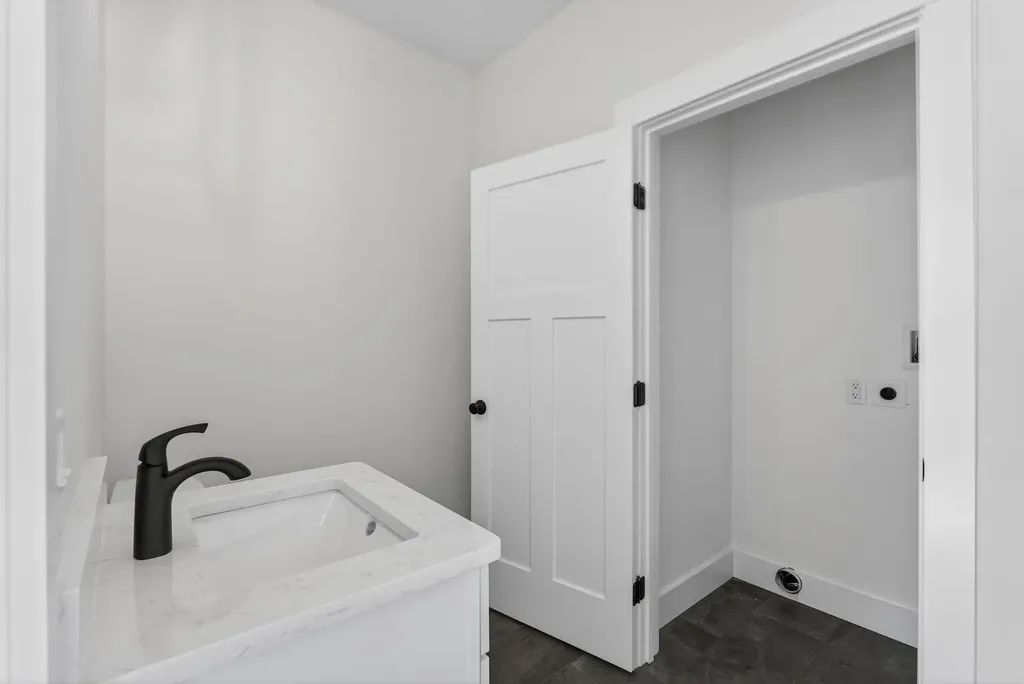 10 Aerie Drive Gray ME 04039