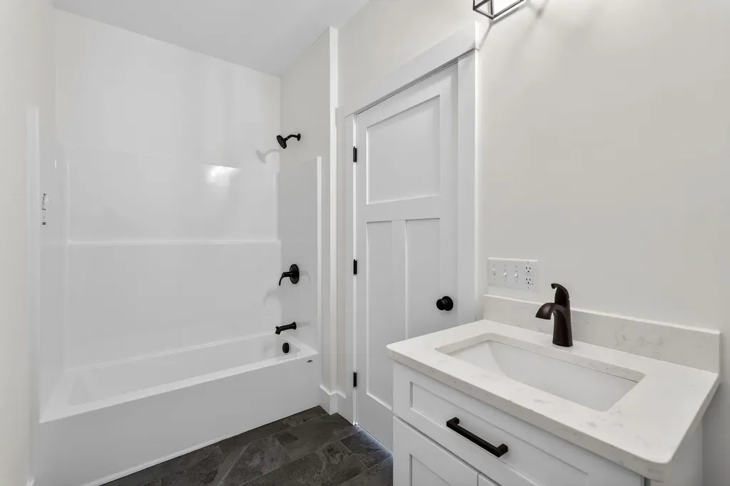 10 Aerie Drive Gray ME 04039
