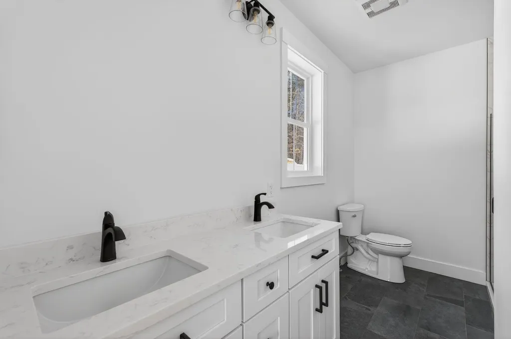 10 Aerie Drive Gray ME 04039