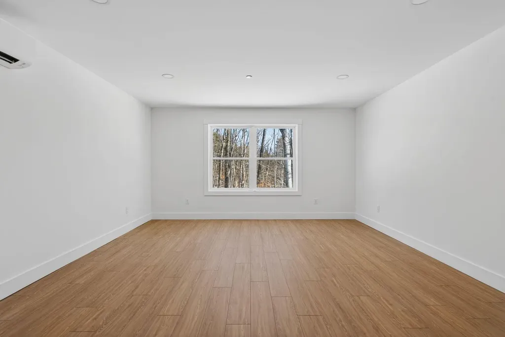 10 Aerie Drive Gray ME 04039