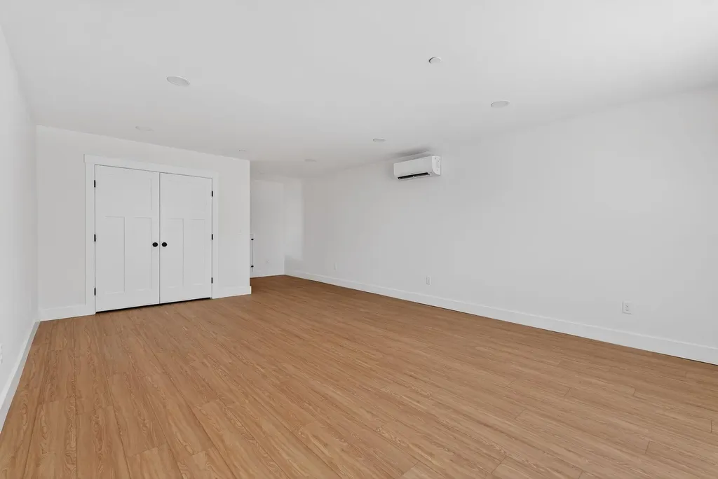 10 Aerie Drive Gray ME 04039