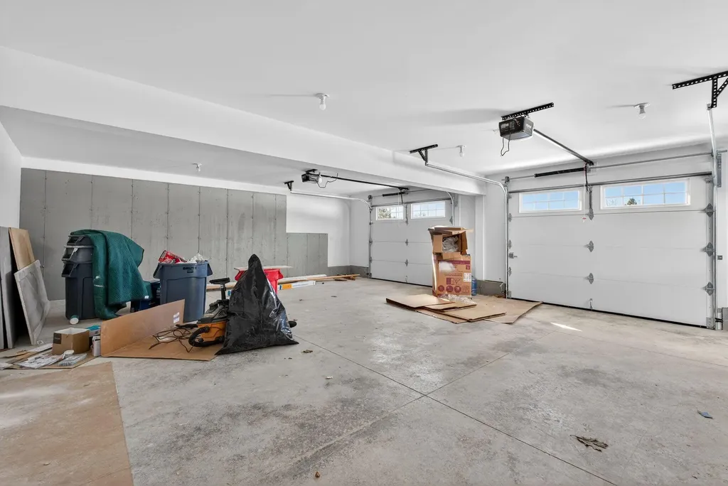 10 Aerie Drive Gray ME 04039