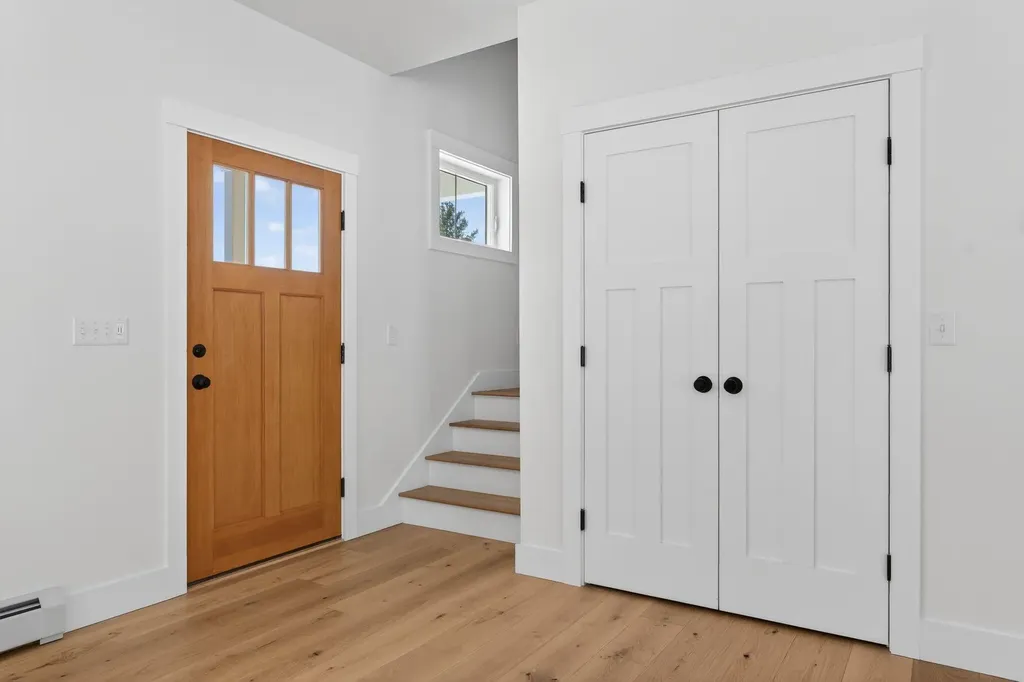 10 Aerie Drive Gray ME 04039