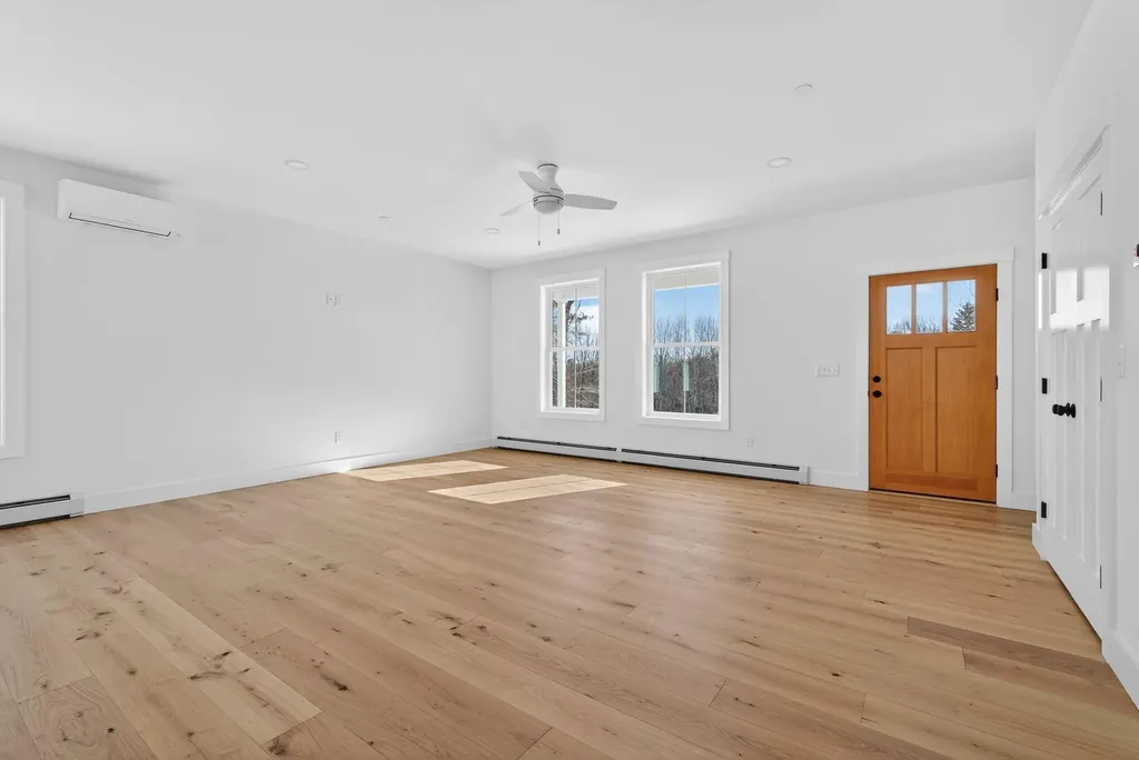 10 Aerie Drive Gray ME 04039