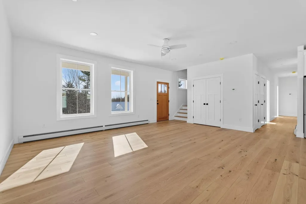 10 Aerie Drive Gray ME 04039