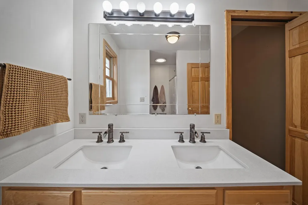 73 Jillian Way Glenburn ME 04401