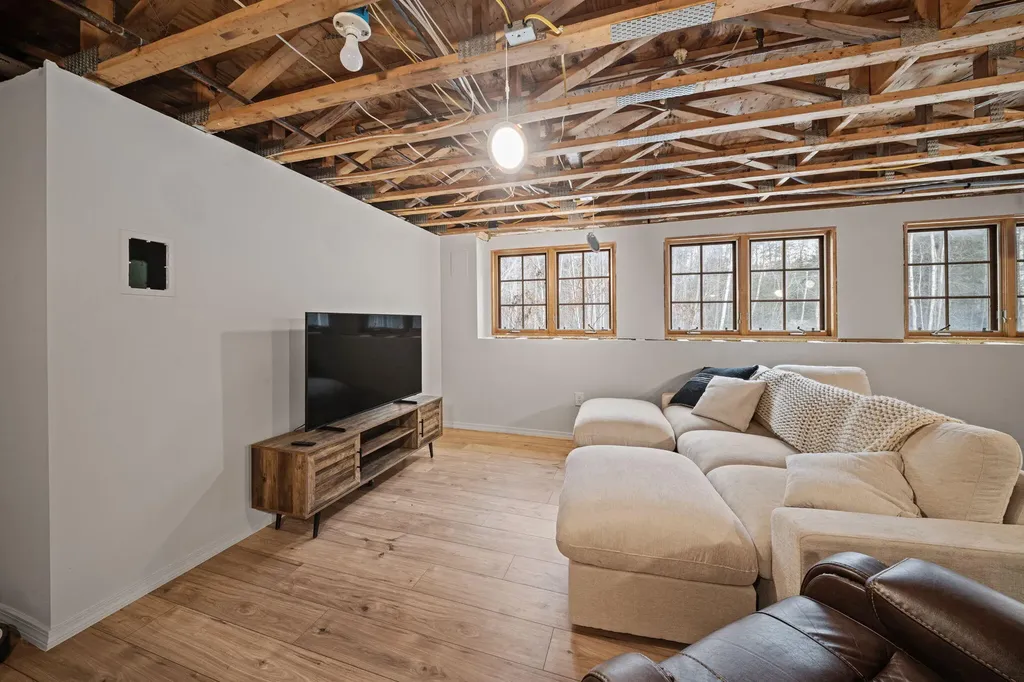73 Jillian Way Glenburn ME 04401