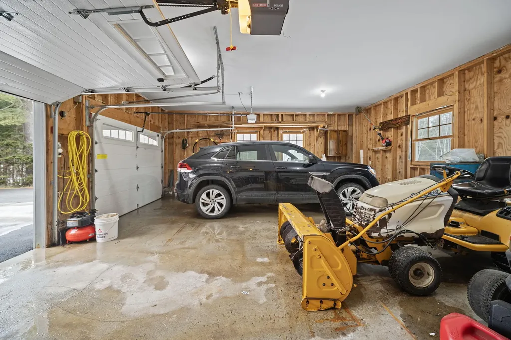 73 Jillian Way Glenburn ME 04401