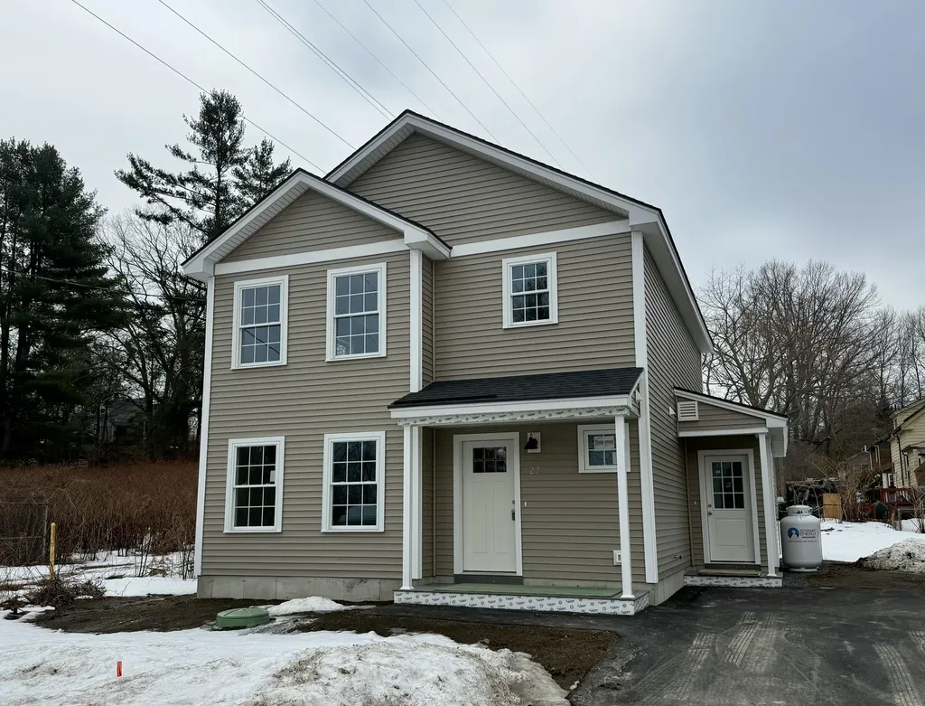 27 Colonial Avenue South Portland ME 04106